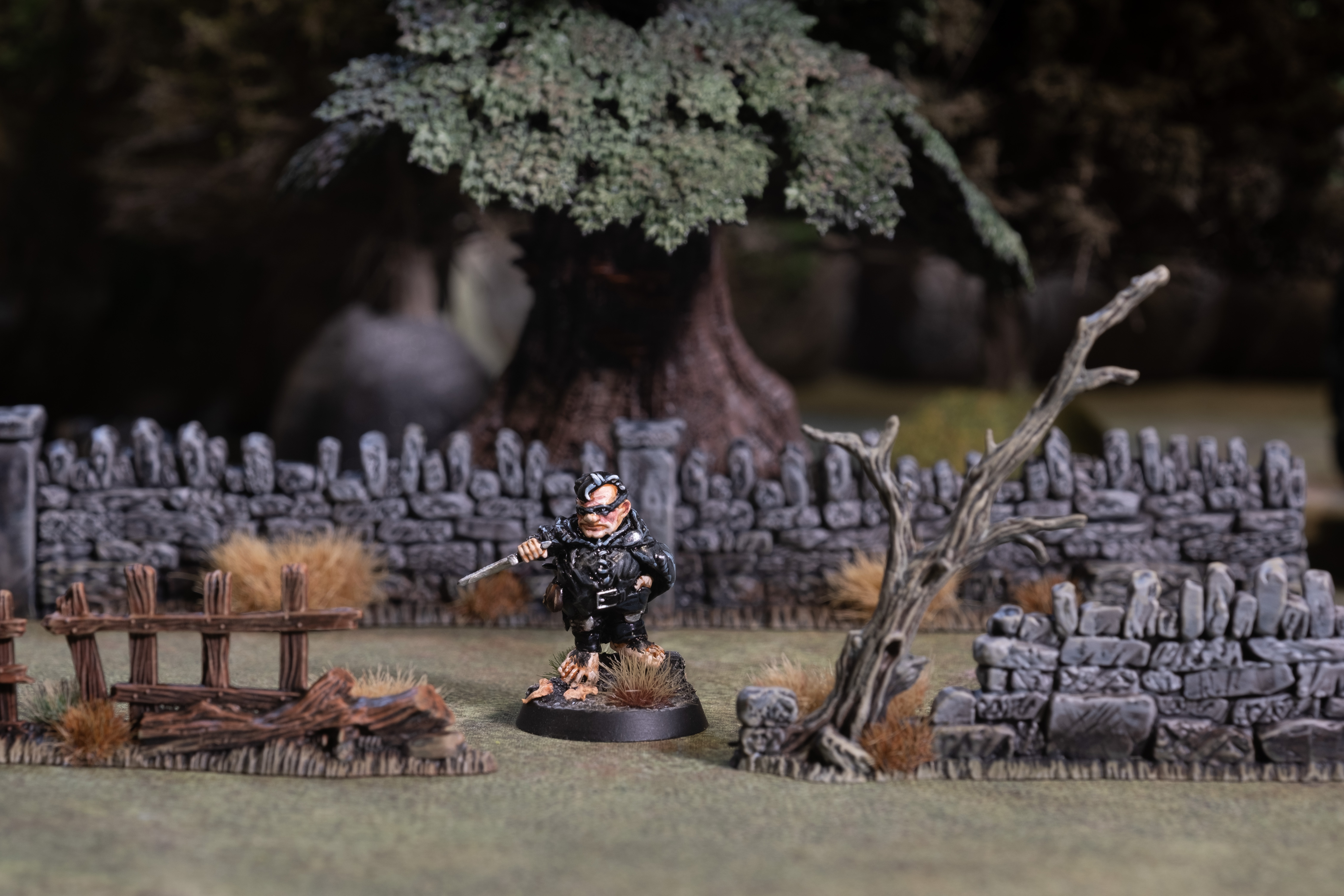 A Halfloaf Thief slips through the shadows